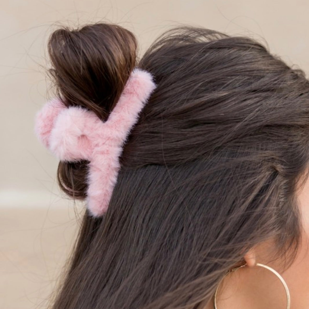 Fuzzy Claw Clip - Pink